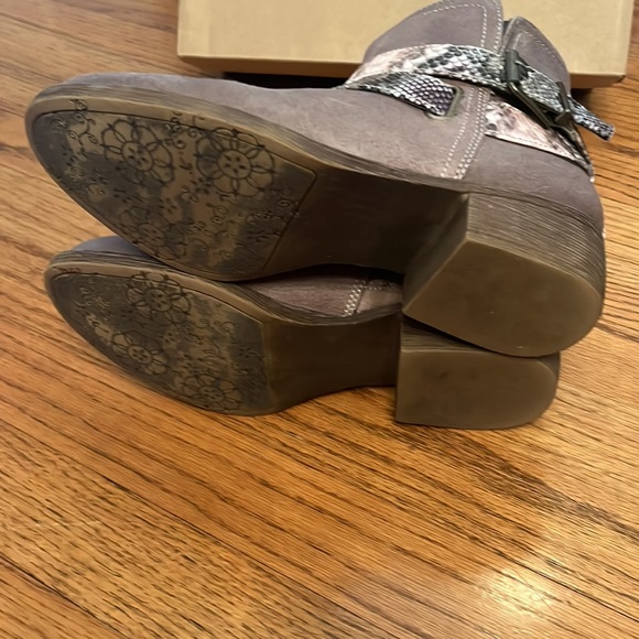 Sugar Ankle Boots in Taupe with Animal Skin Print Straps Size 7.5 - Picture 7 of 9